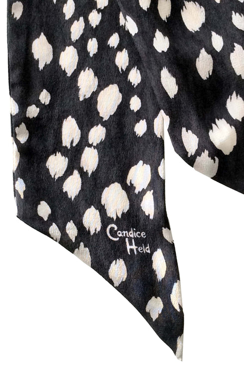 Foulard oblong en soie cousu "Midnight Cheetah"